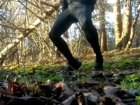 Hard twink in trackies heavy cums in the woods